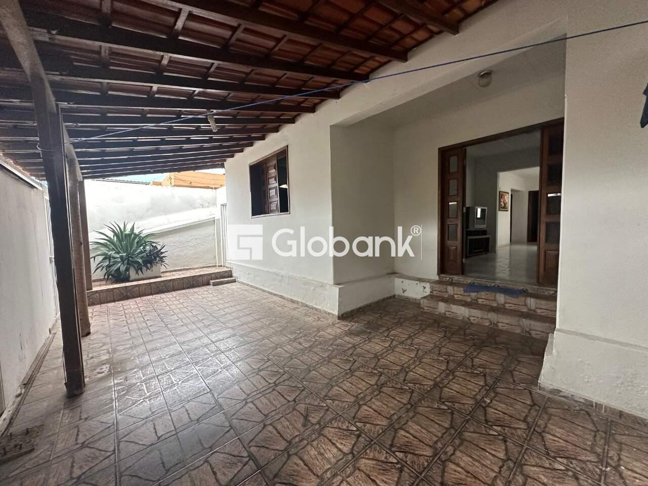 Casa 3 quartos à venda Morrinhos 116m² Montes Claros MG: 