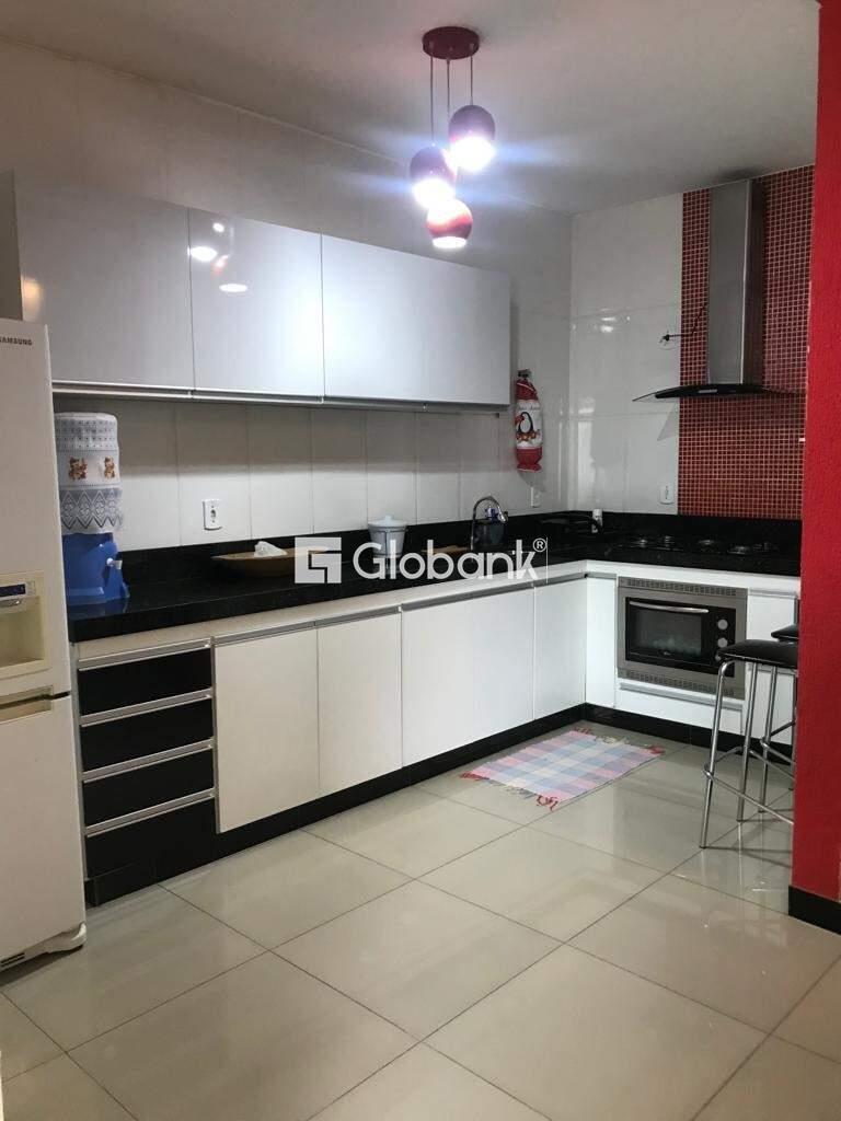 Casa 3 quartos à venda Vila Campos 235,2m² Montes Claros MG: COZINA COM ARM RIOS