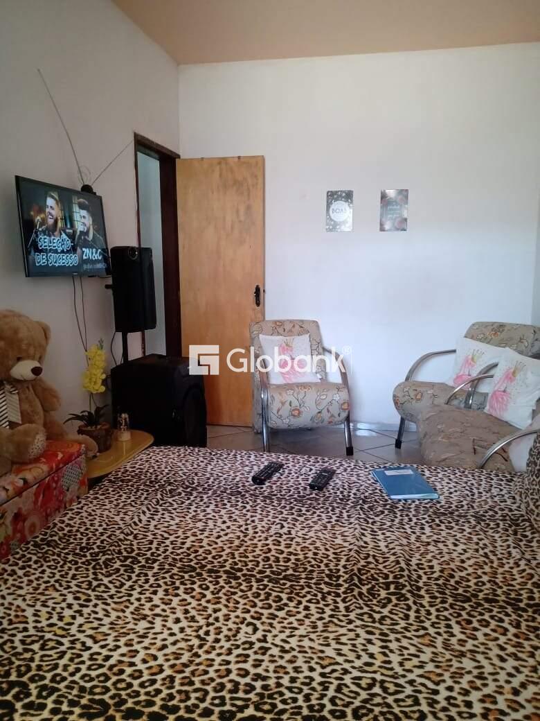 Casa 3 quartos à venda Vila Campos 235,2m² Montes Claros MG: DORMIT RIO -KITNET