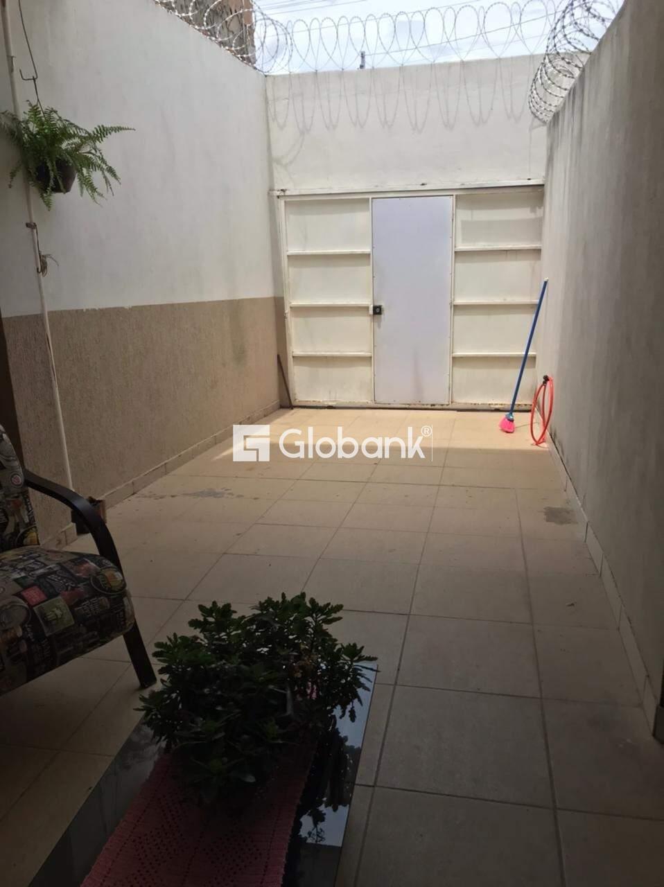 Casa 3 quartos à venda Vila Campos 235,2m² Montes Claros MG: GARAGEM PARA 02 CARROS