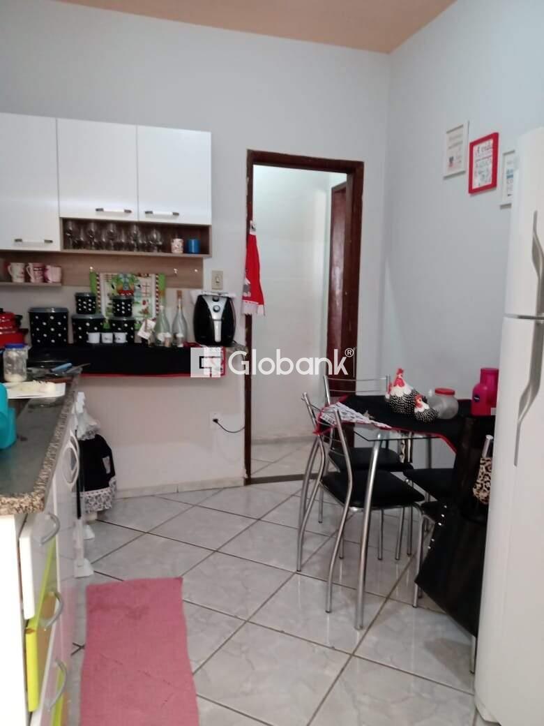 Casa 3 quartos à venda Vila Campos 235,2m² Montes Claros MG: KITNET-COZINHA