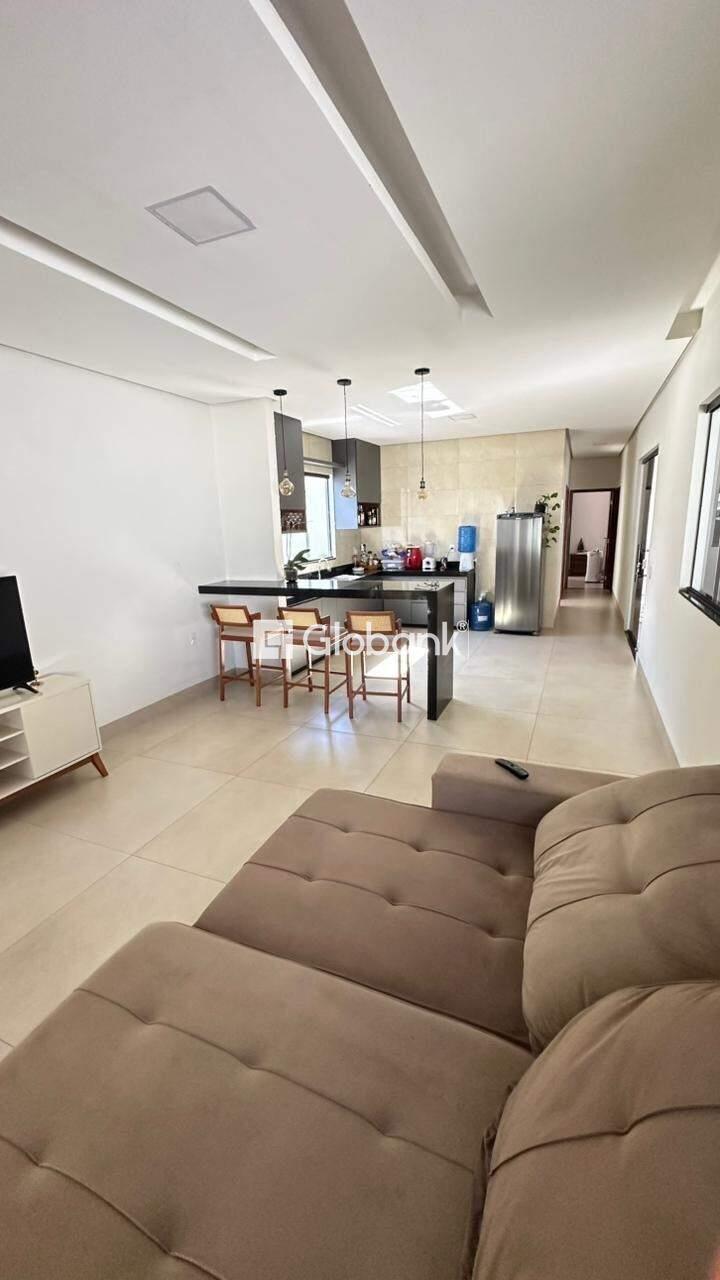 Casa 3 quartos à venda Alcides Rabelo 150m² Montes Claros MG: Sala de Estar