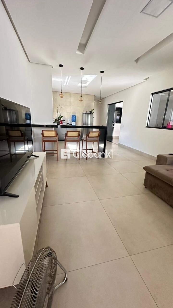 Casa 3 quartos à venda Alcides Rabelo 150m² Montes Claros MG: Sala de Estar