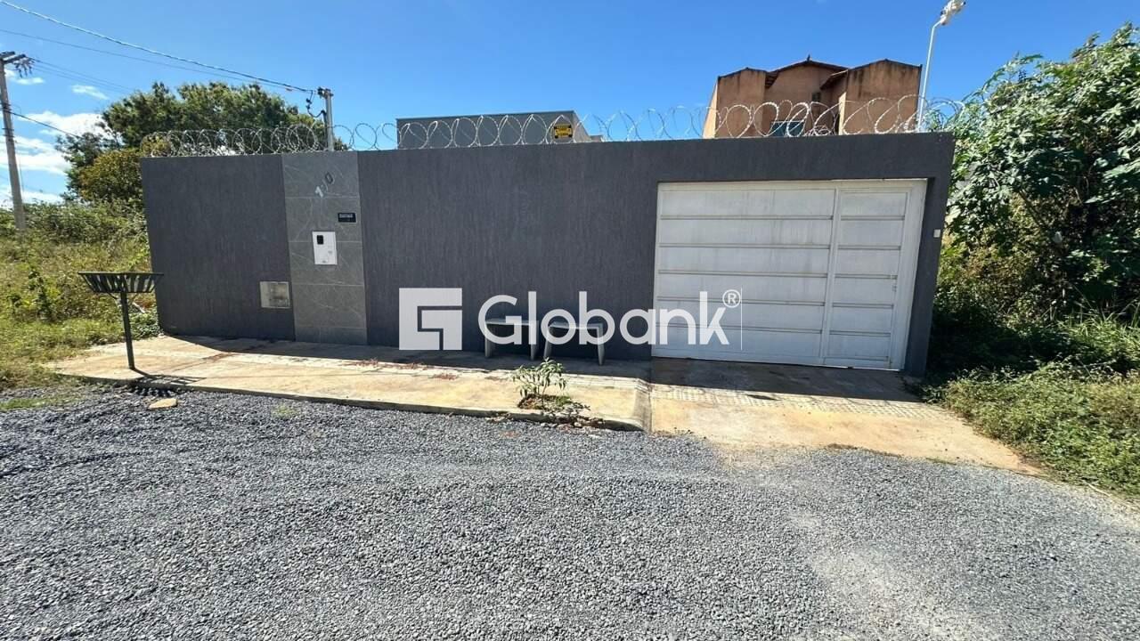 Casa 3 quartos à venda Alcides Rabelo 150m² Montes Claros MG: Fachada