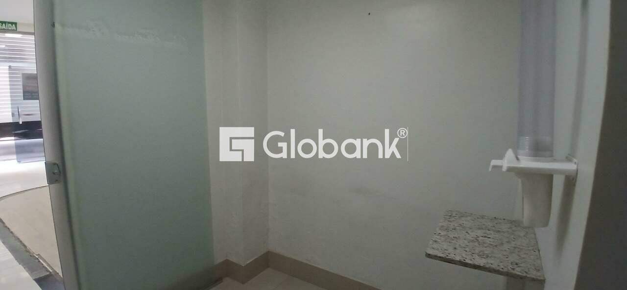Sala comercial para aluguel Centro 112m² Montes Claros MG: Hall