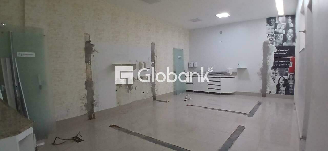 Sala comercial para aluguel Centro 112m² Montes Claros MG: Sala 2 interior