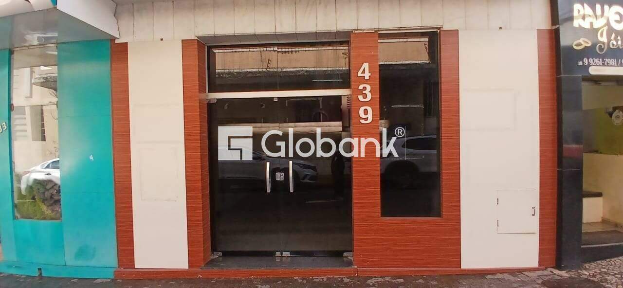 Sala comercial para aluguel Centro 112m² Montes Claros MG: Fachada