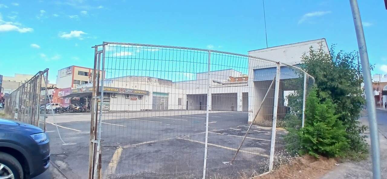 Loja à venda Centro 707,98m² Montes Claros MG: Frente