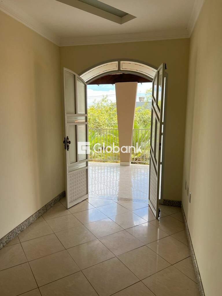 Casa 5 quartos à venda Augusta Mota 240m² Montes Claros MG: 