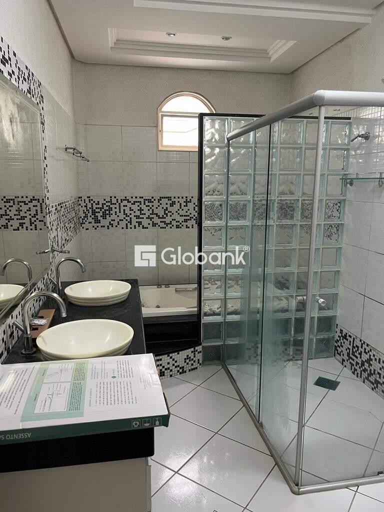 Casa 5 quartos à venda Augusta Mota 240m² Montes Claros MG: 