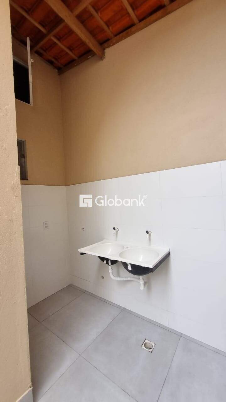 Casa 3 quartos à venda Jardim Olímpico 76,5m² Montes Claros MG: 