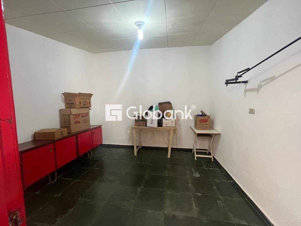 Casa 6 quartos à venda Cintra 250m² Montes Claros MG: QUARTO EXTERNO CASA T RREO