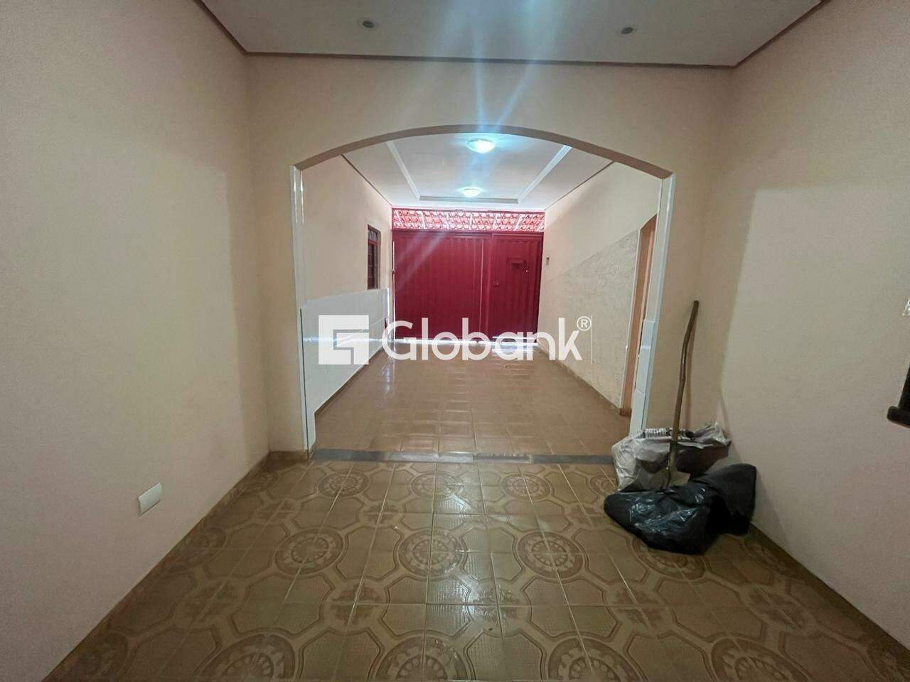 Casa 6 quartos à venda Cintra 250m² Montes Claros MG: 02 VAGAS DA GARAGEM CASA T RREO