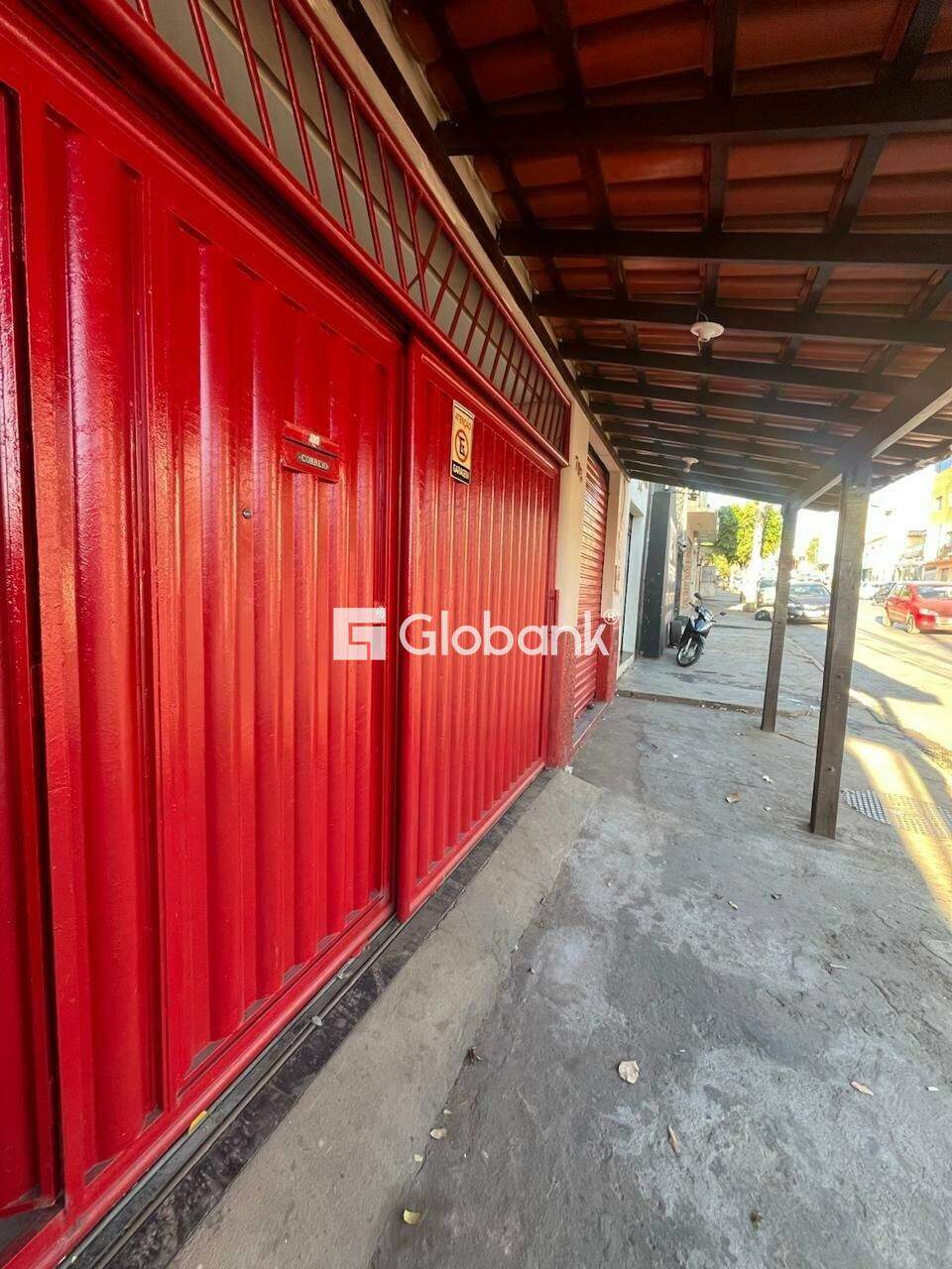 Casa 6 quartos à venda Cintra 250m² Montes Claros MG: FRENTA DA CASA E DO PONTO COMERCIAL