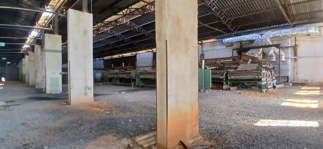 Galpão para aluguel Distrito Industrial 0m² Montes Claros MG: Interior lateral direito