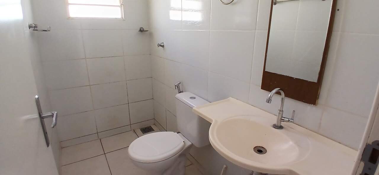 Casa 2 quartos para aluguel Residencial Sul Ipês 65m² Montes Claros MG: Banheiro