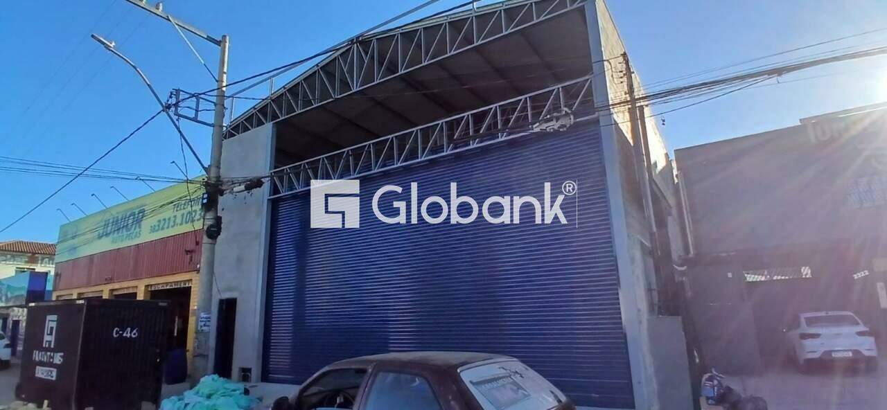 Galpão para aluguel Monte Alegre 360m² Montes Claros MG: Fachada