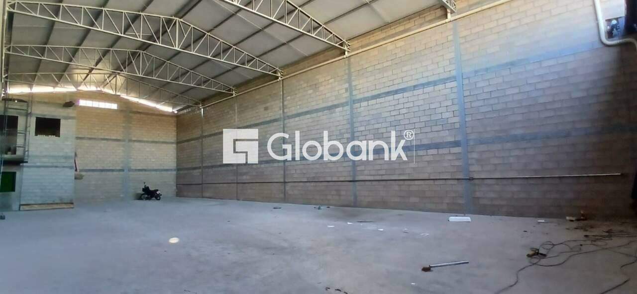 Galpão para aluguel Monte Alegre 360m² Montes Claros MG: Interior
