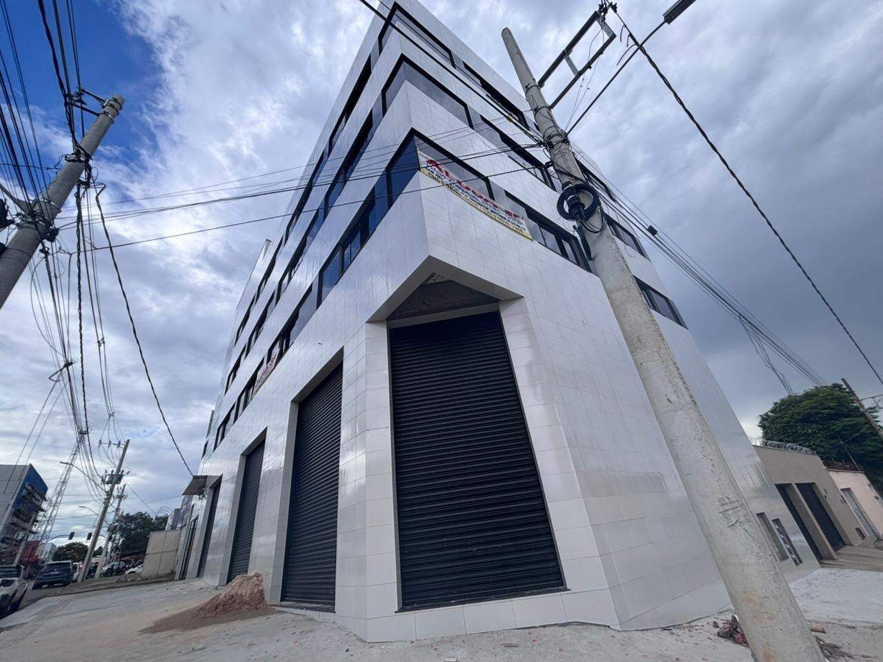 Prédio para aluguel Maracanã 1.152m² Montes Claros MG: Lateral