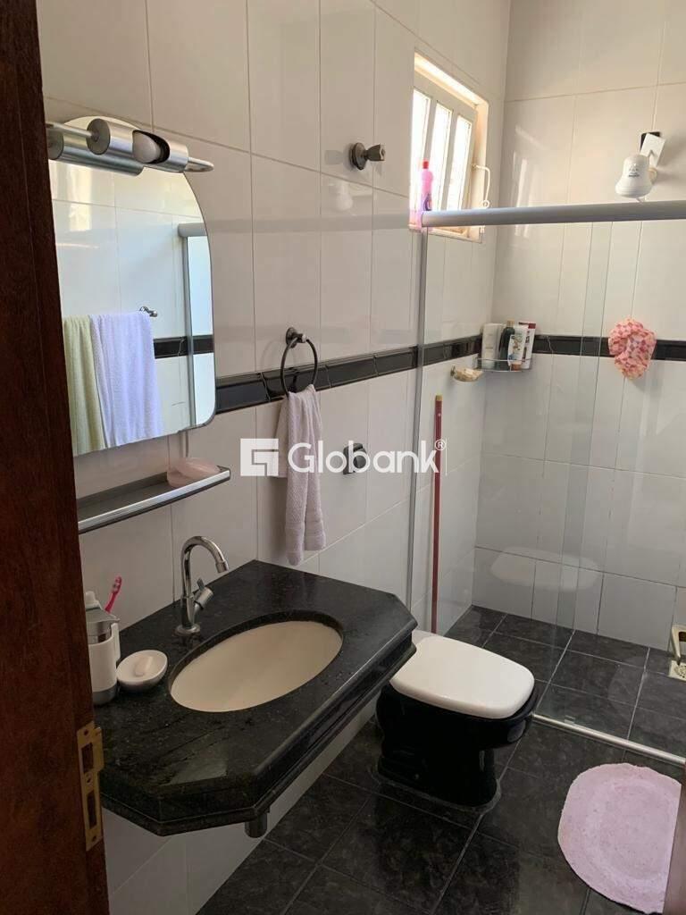 Casa 4 quartos à venda Vila Exposição 200m² Montes Claros MG: 