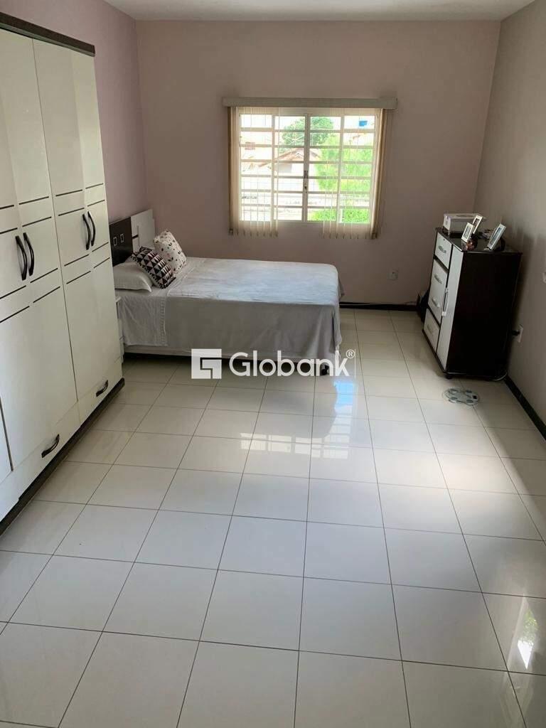 Casa 4 quartos à venda Vila Exposição 200m² Montes Claros MG: 