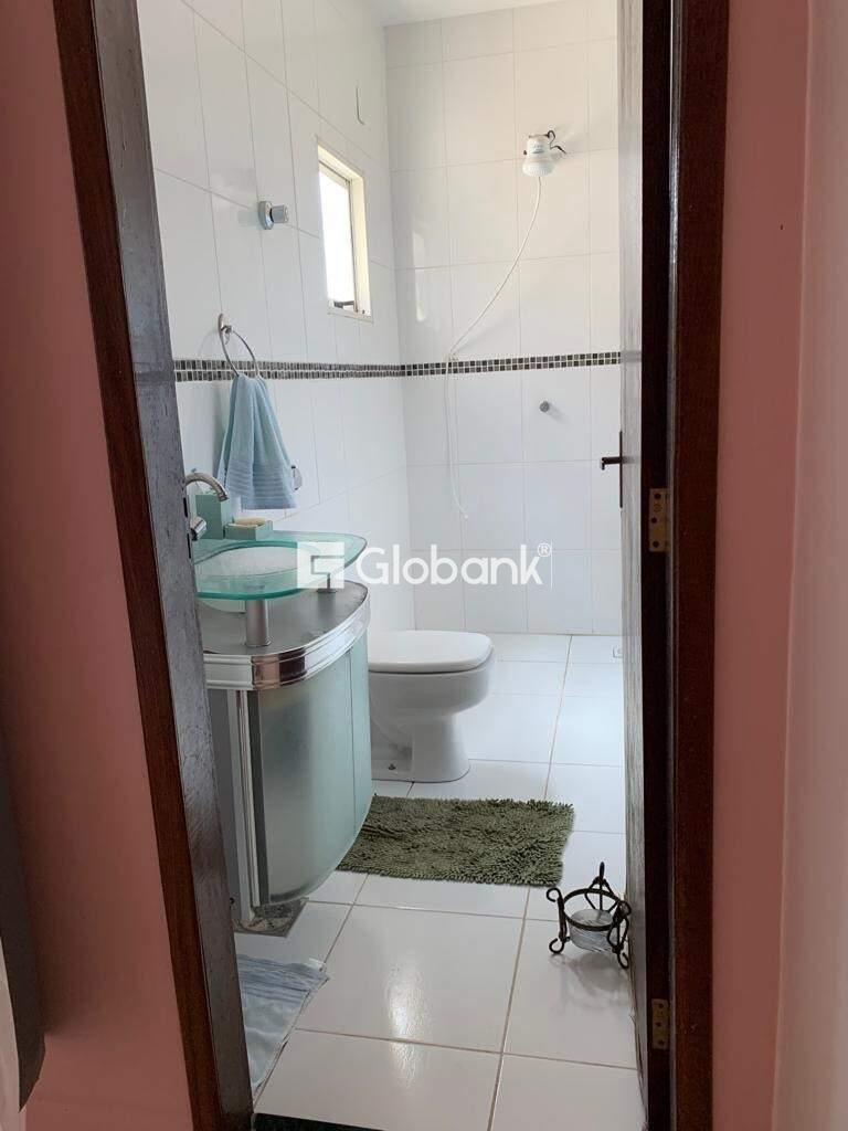 Casa 4 quartos à venda Vila Exposição 200m² Montes Claros MG: 