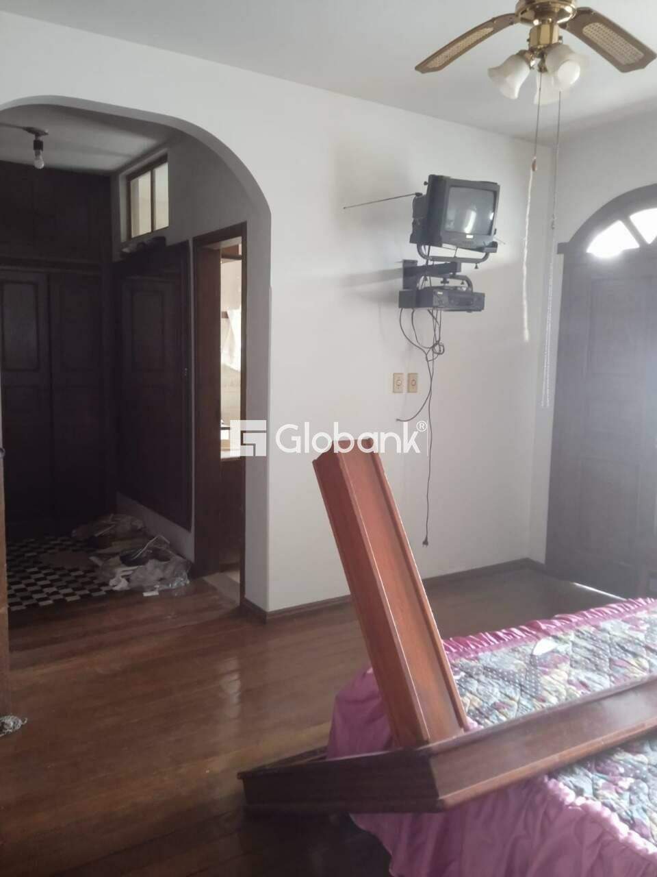 Casa 3 quartos para aluguel Centro 0m² Montes Claros MG: