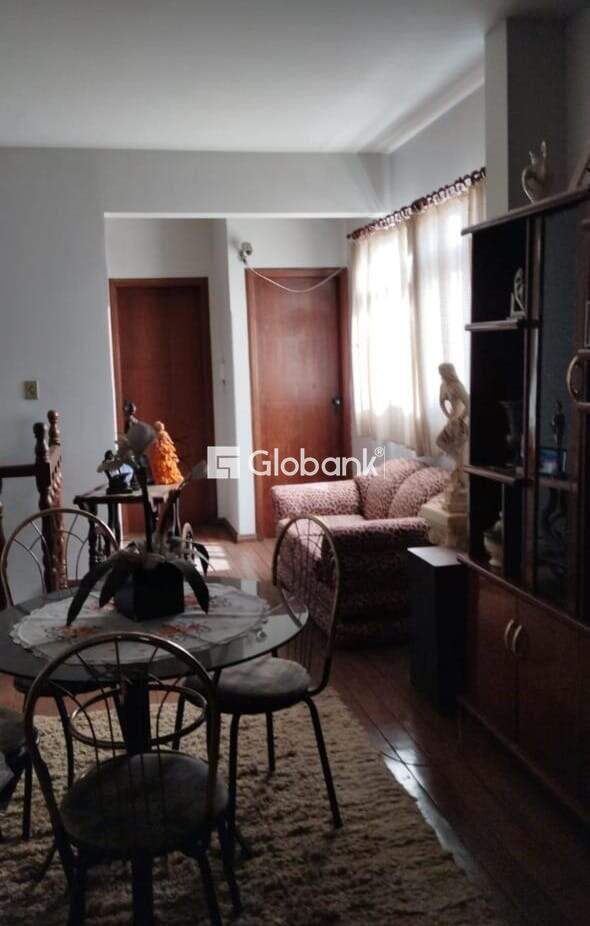 Casa 3 quartos para aluguel Centro 0m² Montes Claros MG: