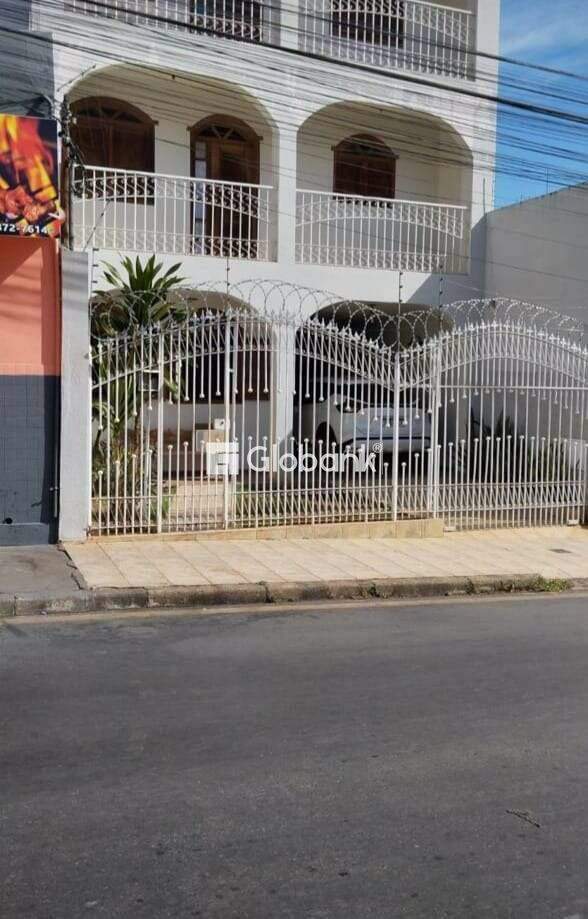 Casa 3 quartos para aluguel Centro 0m² Montes Claros MG: 