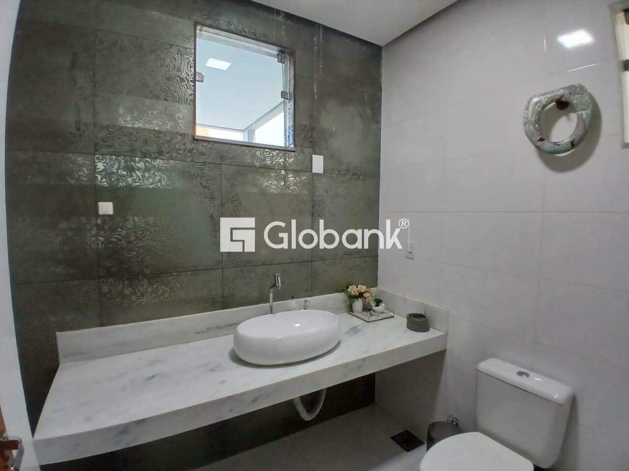 Casa 3 quartos à venda Doutor João Alves 270m² Montes Claros MG: Banheiro Social