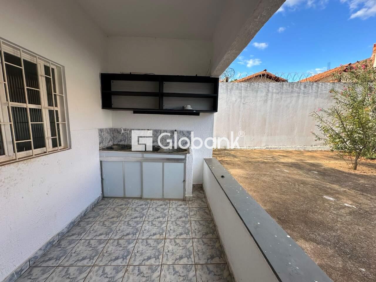 Casa 3 quartos para aluguel Jardim Primavera 120m² Montes Claros MG: rea de servi o