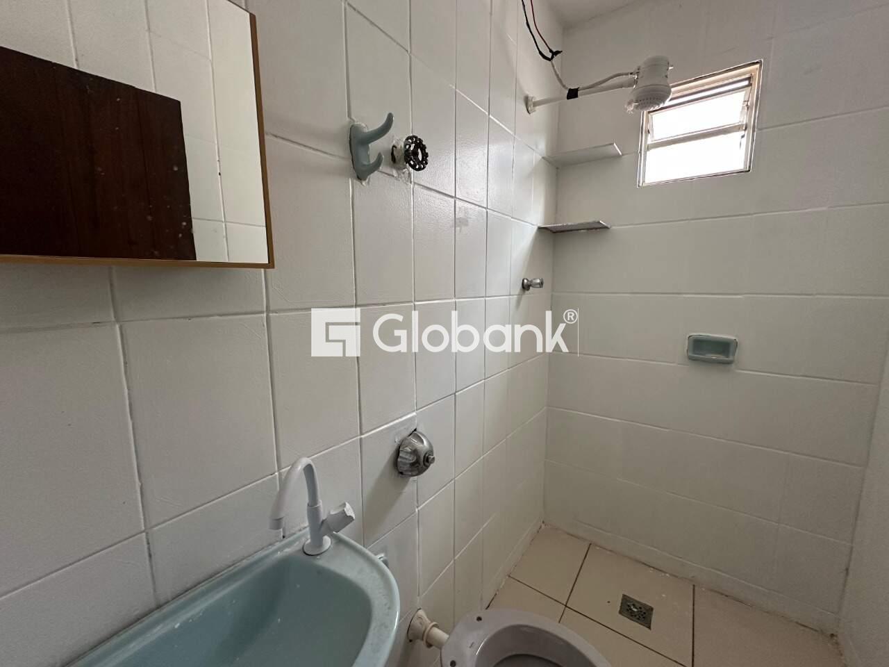 Casa 3 quartos para aluguel Jardim Primavera 120m² Montes Claros MG: Banheiro social