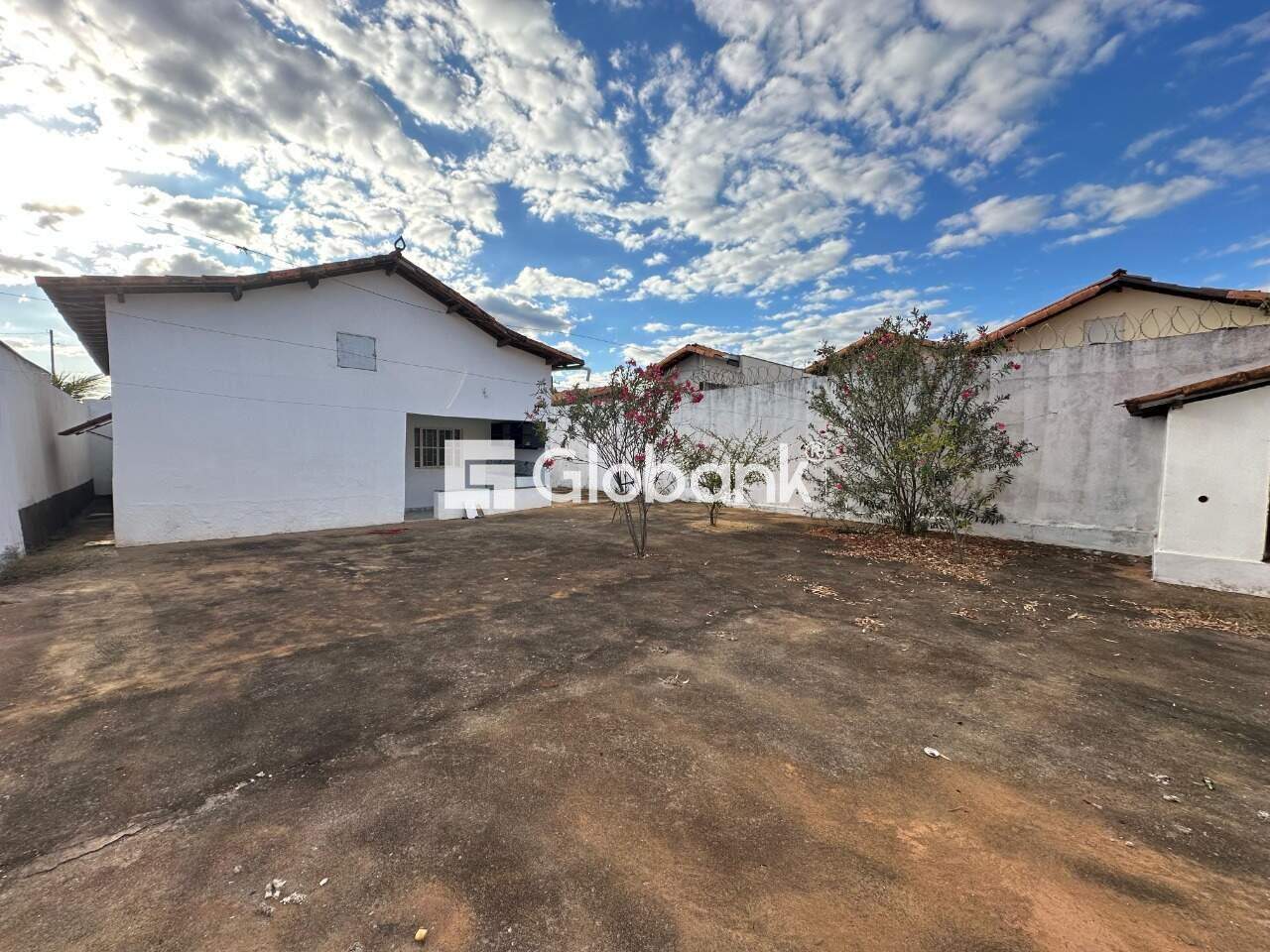 Casa 3 quartos para aluguel Jardim Primavera 120m² Montes Claros MG: Quintal