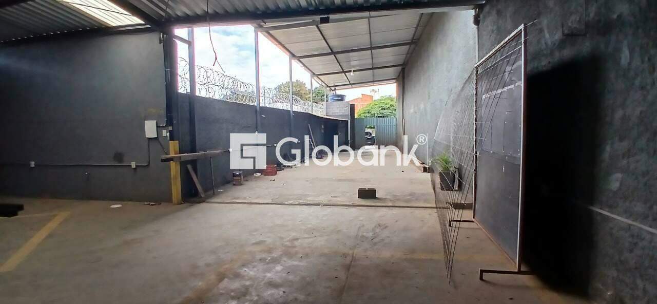 Galpão para aluguel Santo Inácio 240m² Montes Claros MG: rea interna