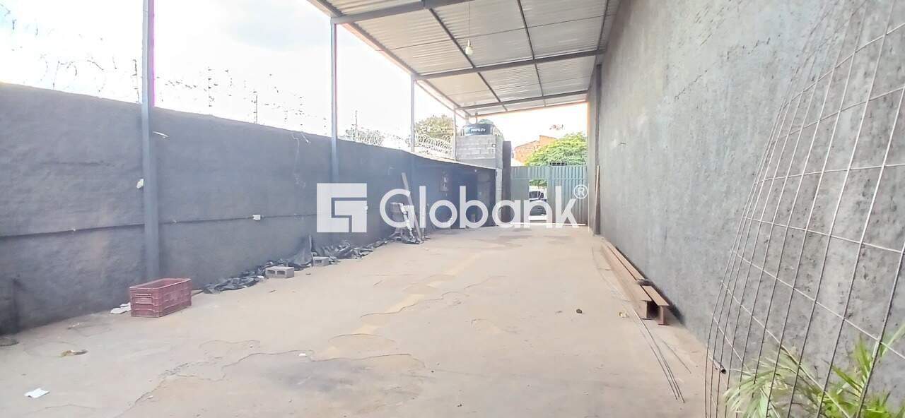 Galpão para aluguel Santo Inácio 240m² Montes Claros MG: rea interna