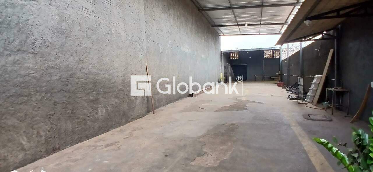 Galpão para aluguel Santo Inácio 240m² Montes Claros MG: Entrada