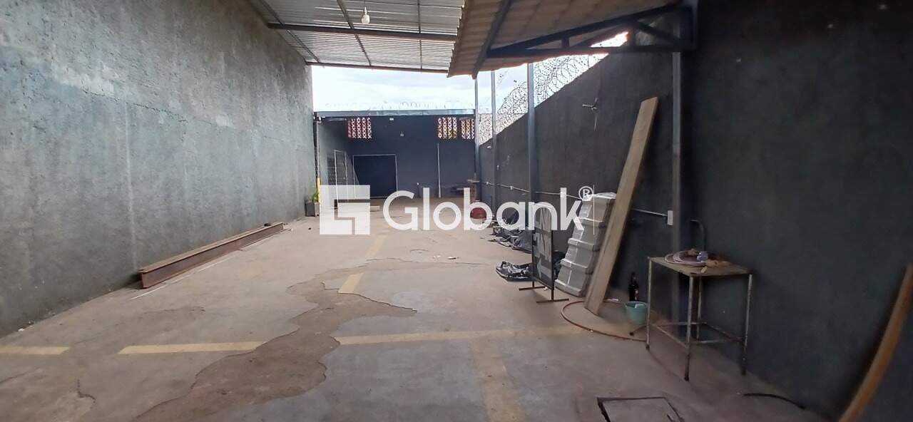 Galpão para aluguel Santo Inácio 240m² Montes Claros MG: Entrada
