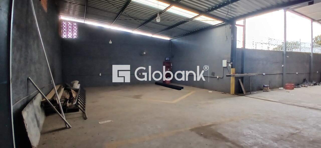 Galpão para aluguel Santo Inácio 240m² Montes Claros MG: Lateral