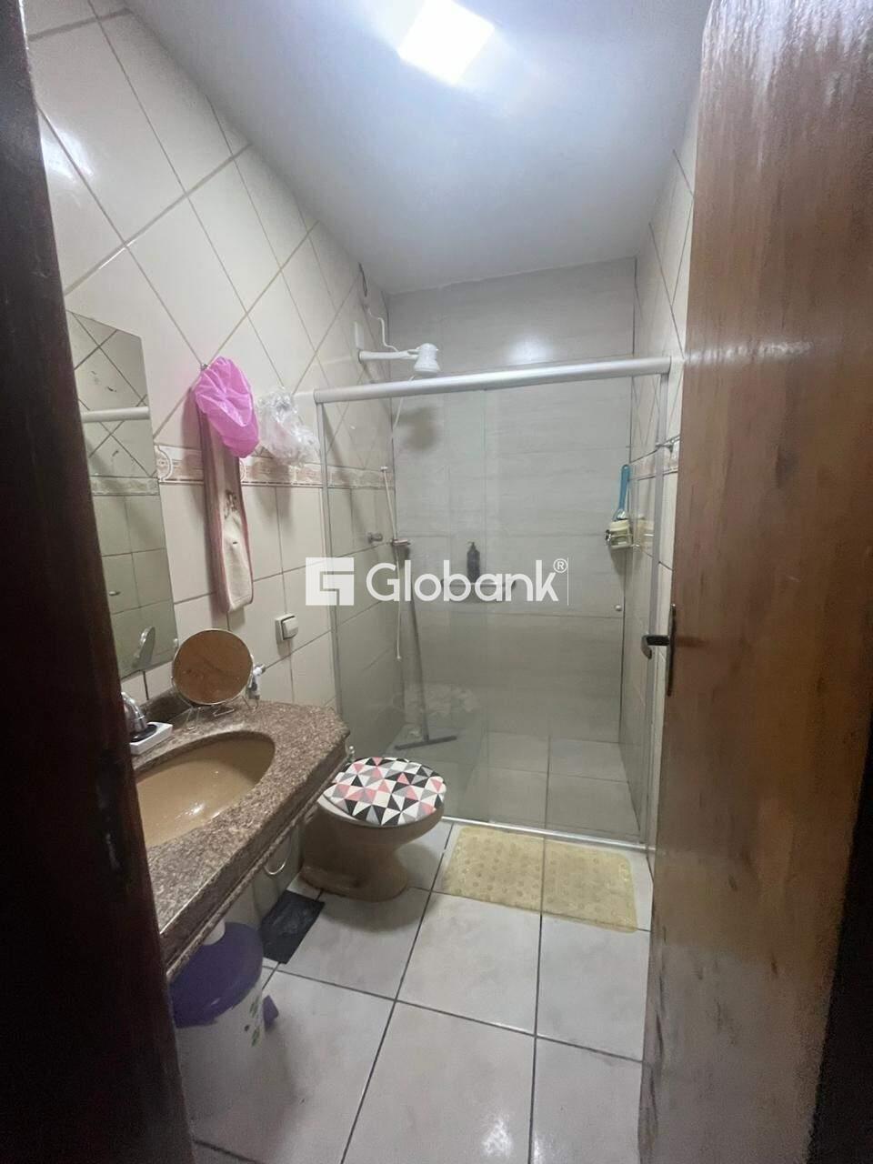 Casa 2 quartos à venda Jardim São Geraldo 180m² Montes Claros MG: Banheiro Social