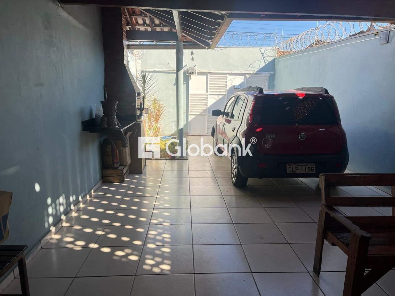 Casa 2 quartos à venda Jardim São Geraldo 180m² Montes Claros MG: Garagem