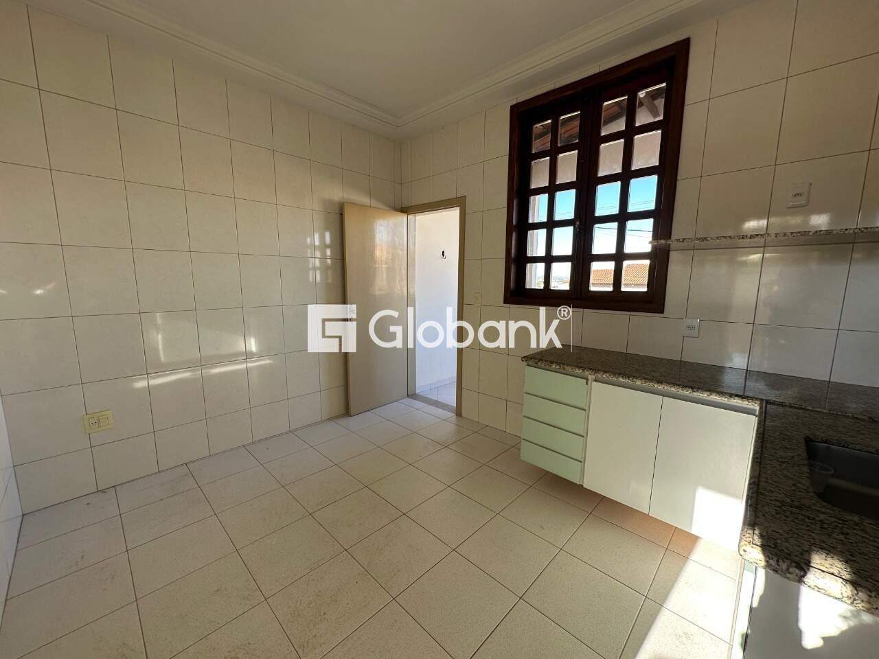 Casa 3 quartos para aluguel Vila Mauricéia 180m² Montes Claros MG: Cozinha.