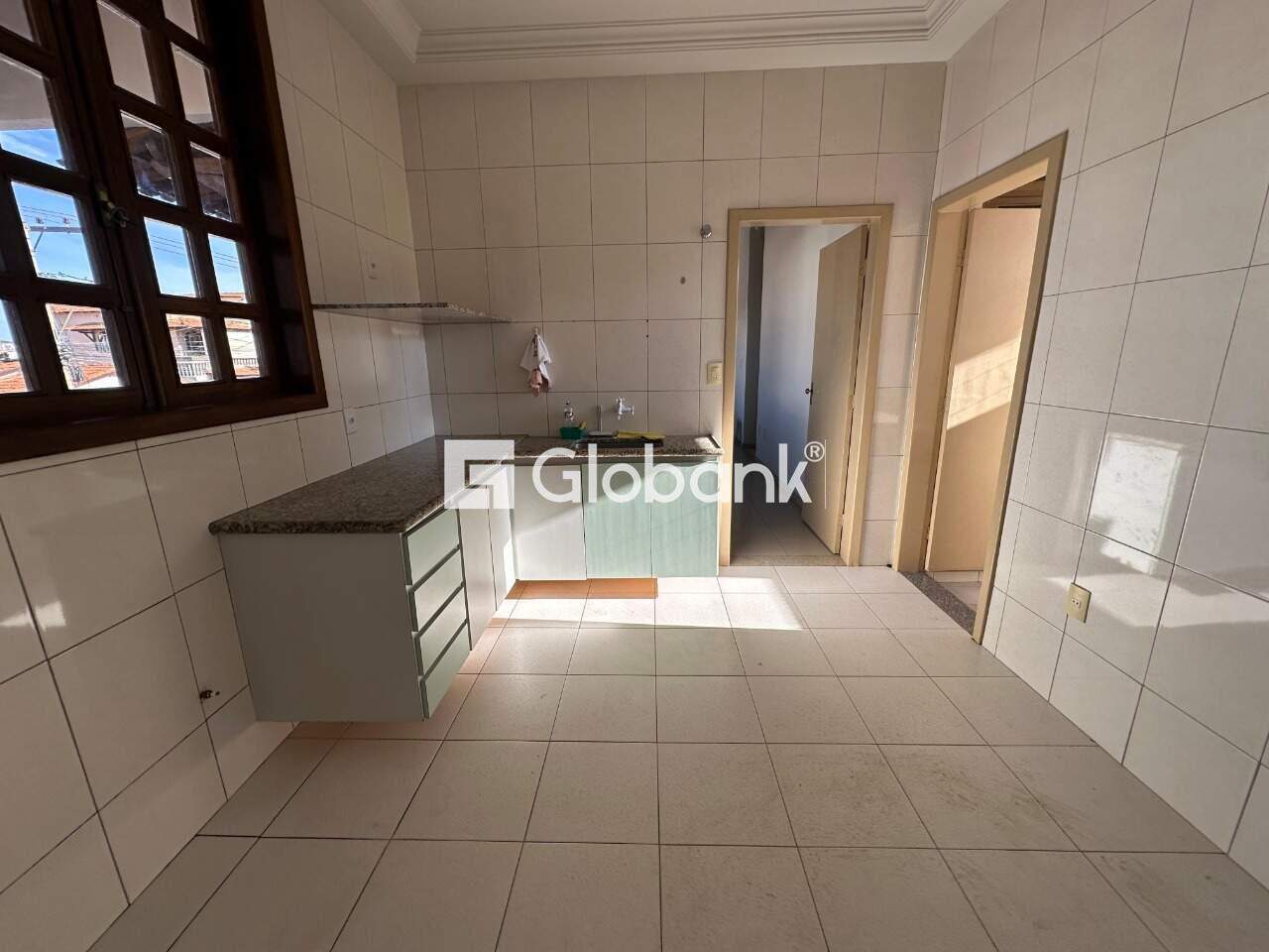Casa 3 quartos para aluguel Vila Mauricéia 180m² Montes Claros MG: Cozinha