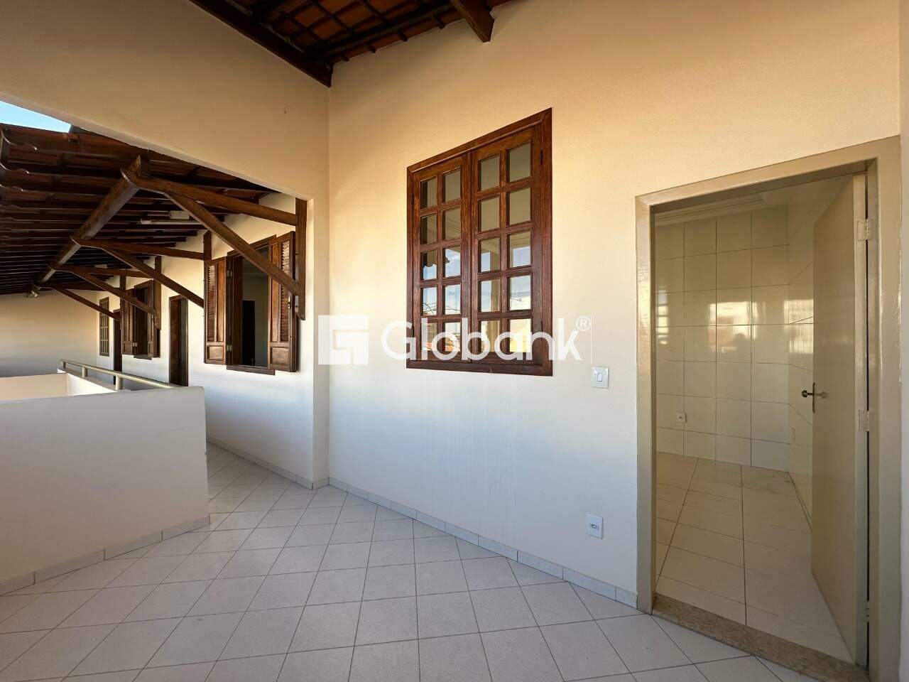 Casa 3 quartos para aluguel Vila Mauricéia 180m² Montes Claros MG: Sacada