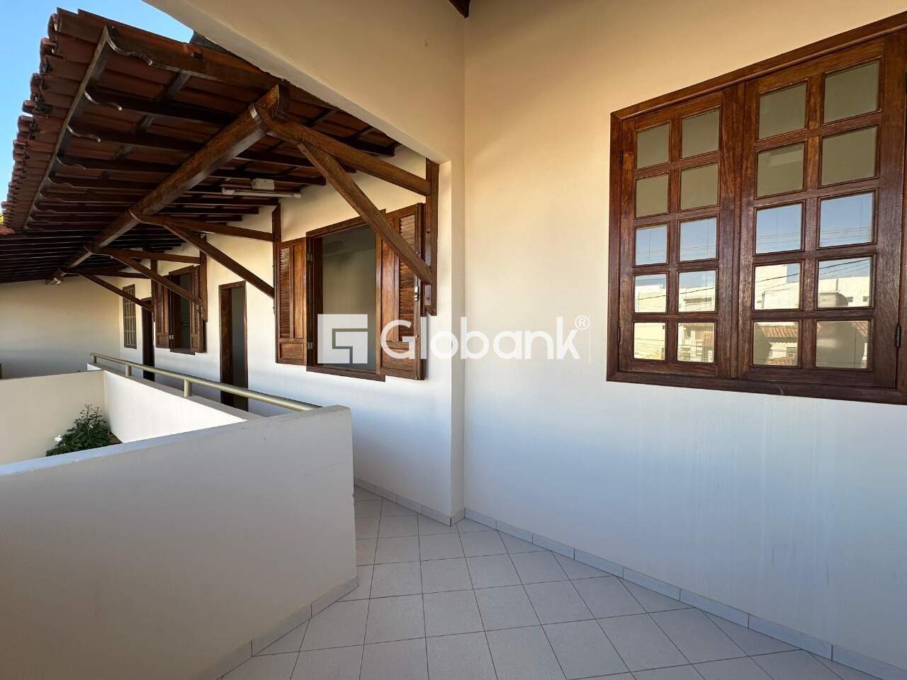 Casa 3 quartos para aluguel Vila Mauricéia 180m² Montes Claros MG: Sacada