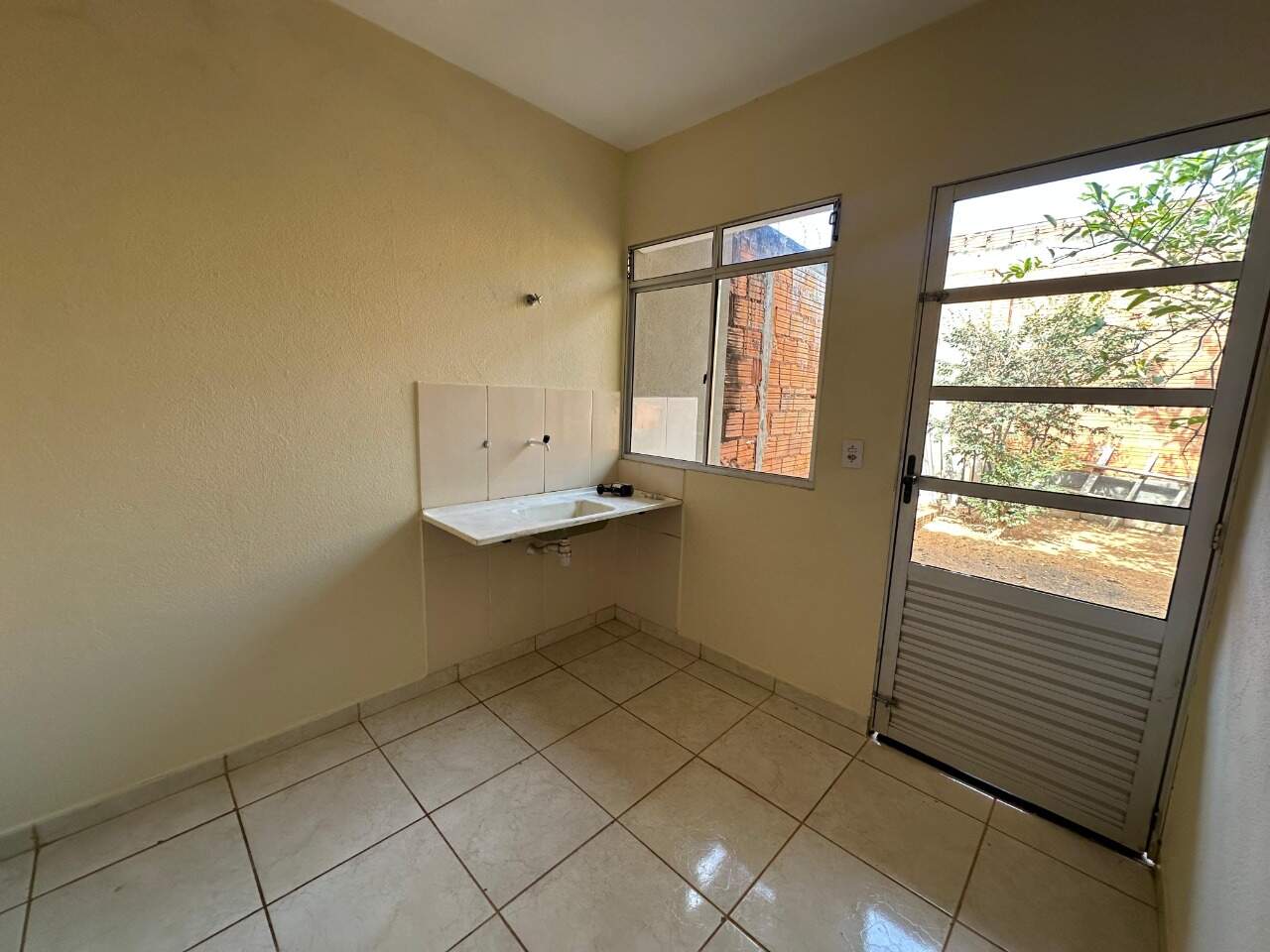 Casa 2 quartos para aluguel Loteamento Novo Jaraguá 60m² Montes Claros MG: Cozinha