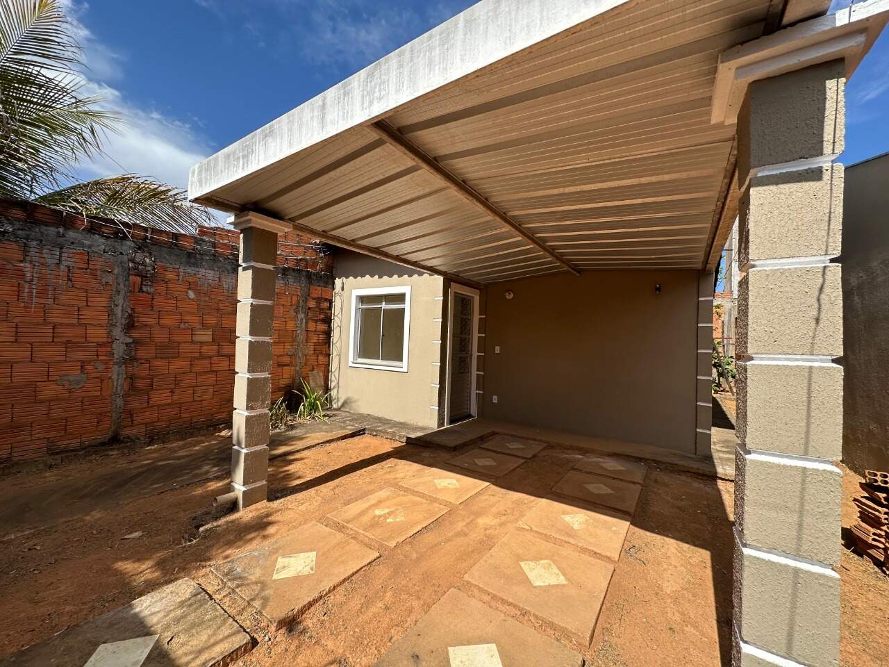 Casa 2 quartos para aluguel Loteamento Novo Jaraguá 60m² Montes Claros MG: Garagem