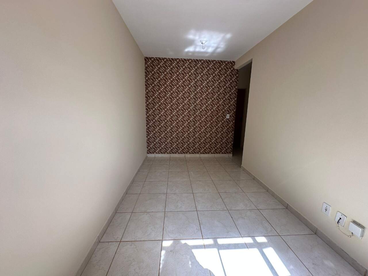 Casa 2 quartos para aluguel Loteamento Novo Jaraguá 60m² Montes Claros MG: Sala