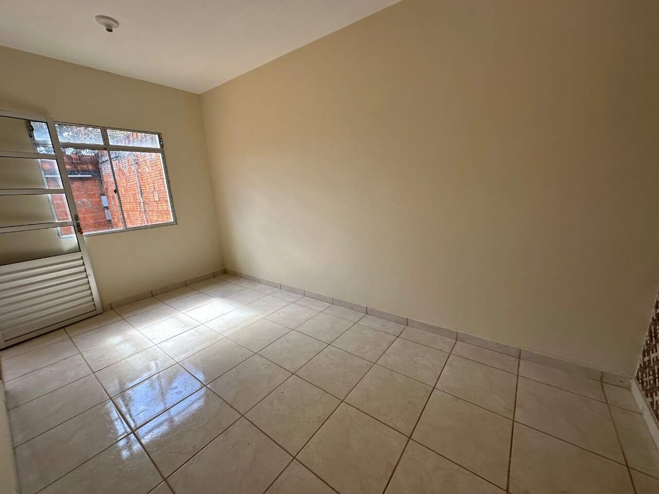 Casa 2 quartos para aluguel Loteamento Novo Jaraguá 60m² Montes Claros MG: Sala1