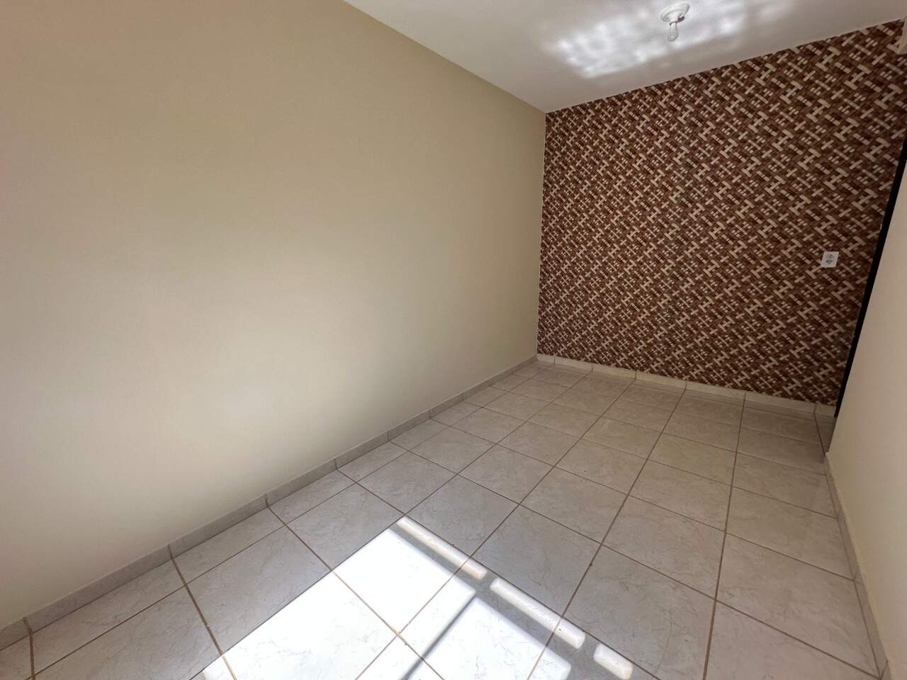 Casa 2 quartos para aluguel Loteamento Novo Jaraguá 60m² Montes Claros MG: Sala2
