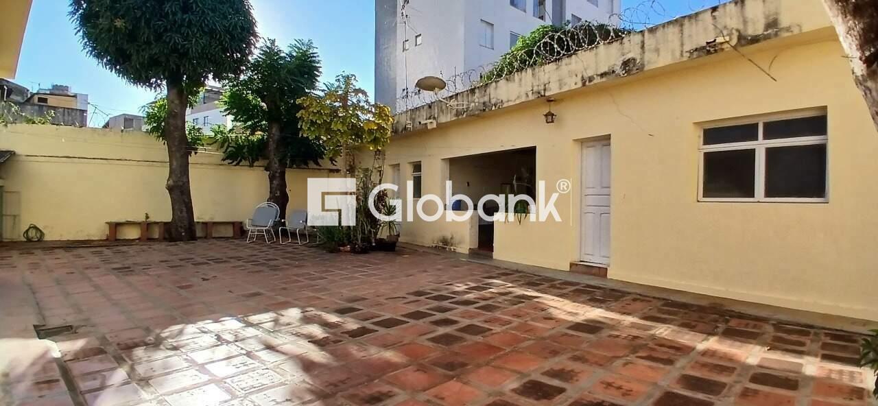 Casa 5 quartos para aluguel Centro 600m² Montes Claros MG: rea externa